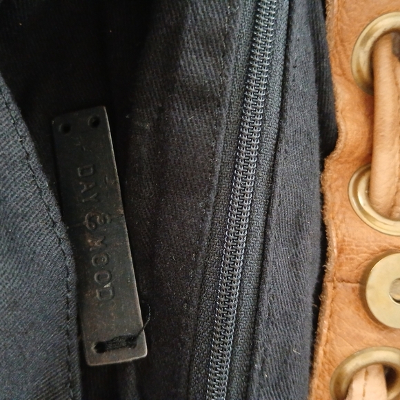 Day & Mood Leather Shoulder Bag - Picture 7 of 9